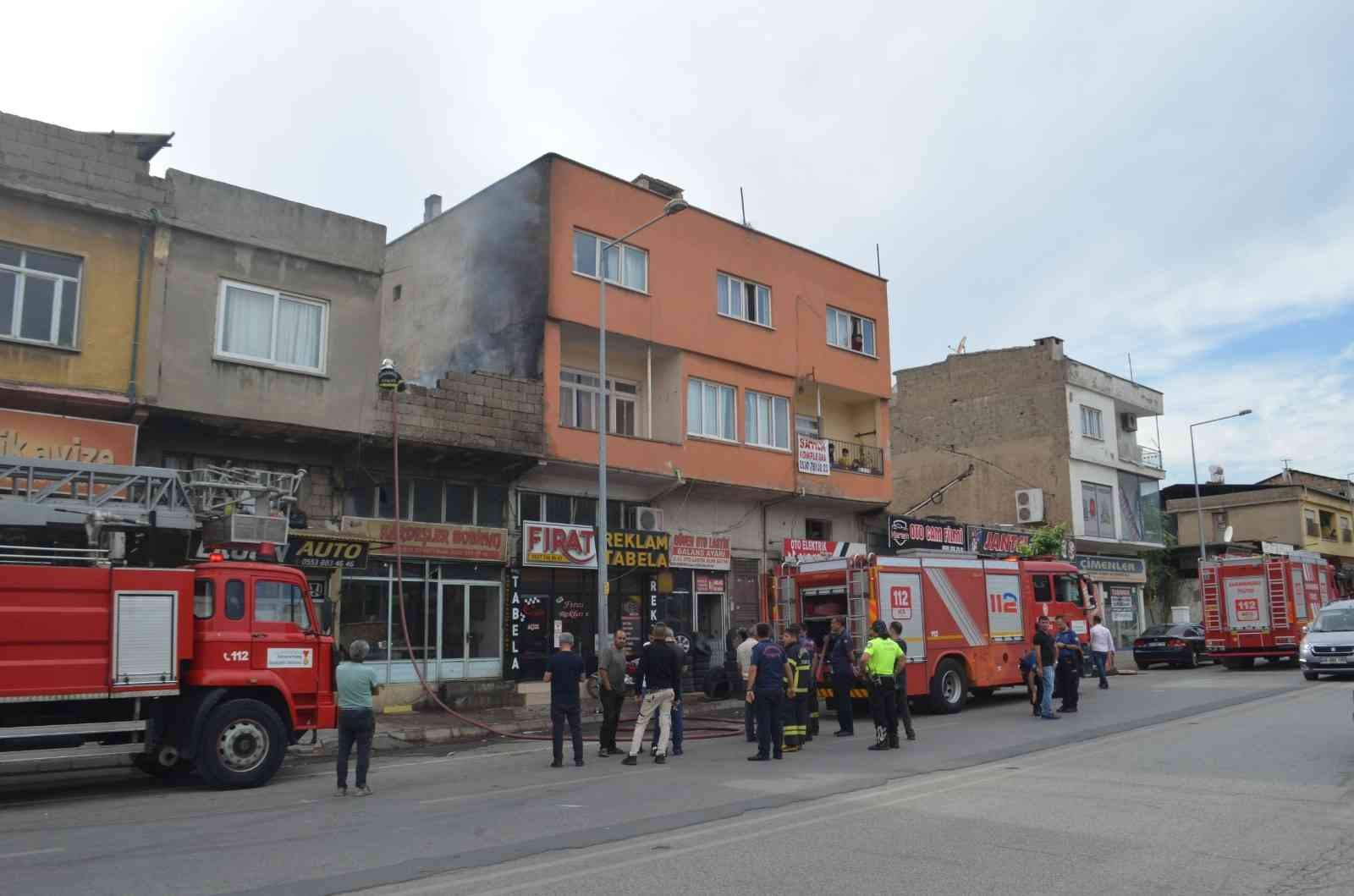 Kahramanmaraş’ta çocuklar damda oynarken yangın çıkarttı