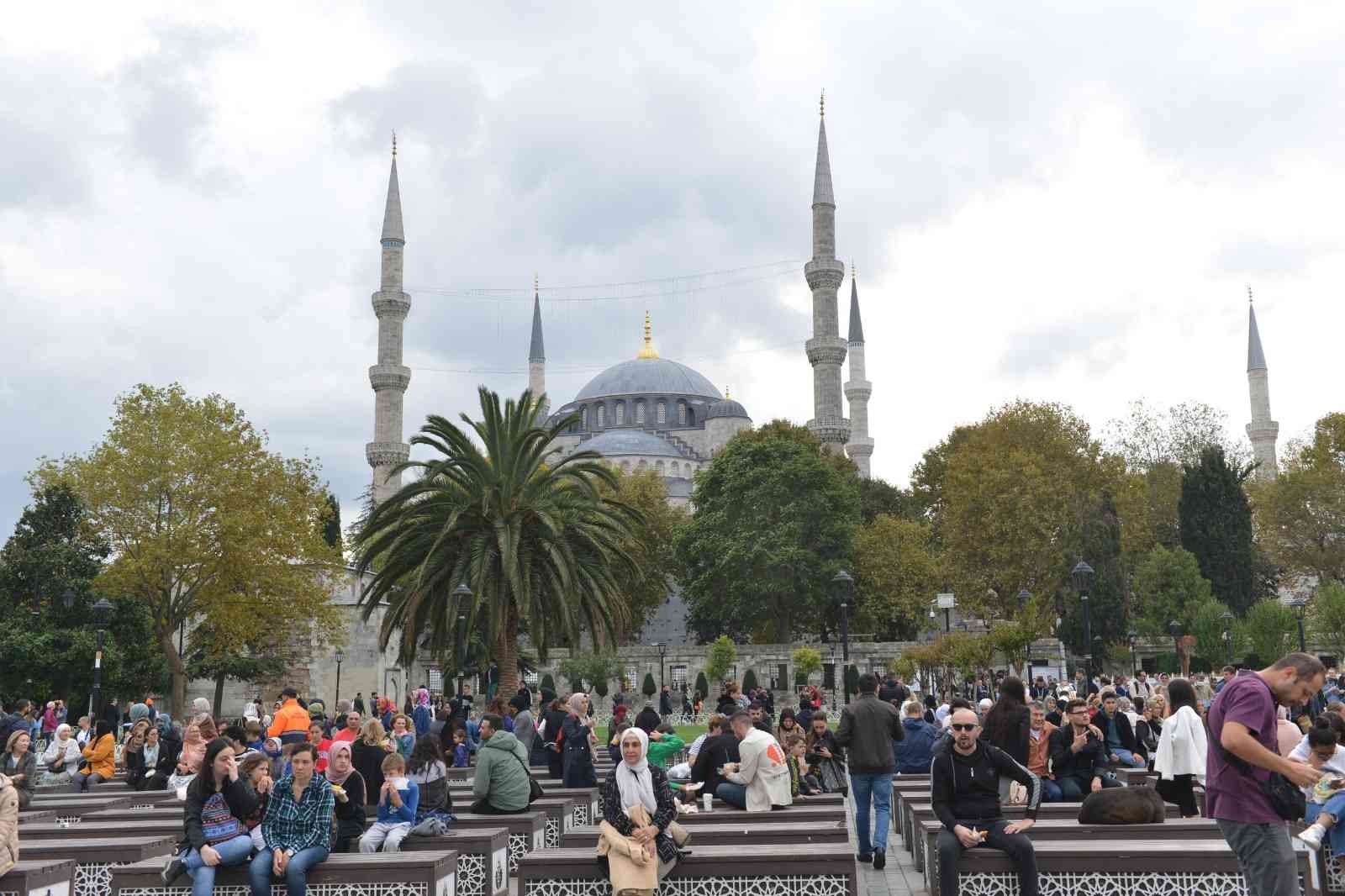 Belediye Çorumlulara İstanbul’u gezdiriyor