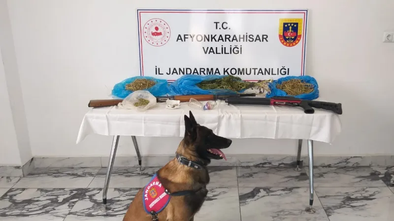 Jandarma şüphe üzerine durdurduğu araçta eroin ele geçirdi