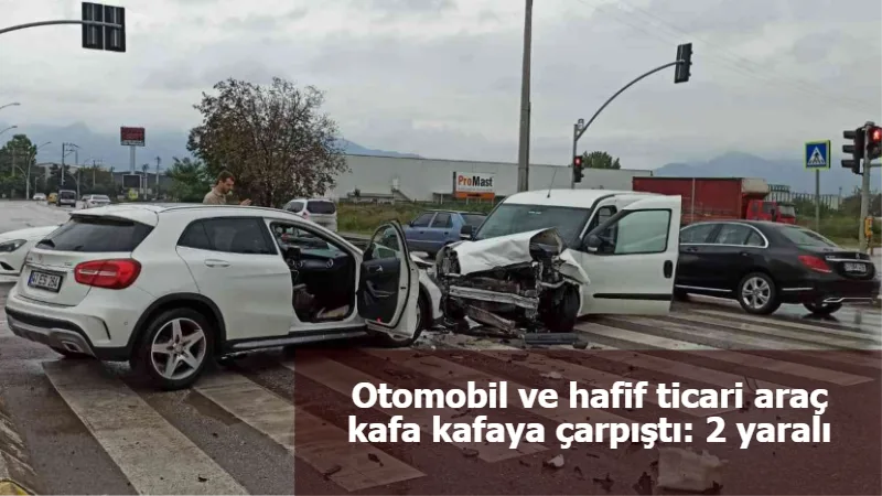 Otomobil ve hafif ticari araç kafa kafaya çarpıştı: 2 yaralı