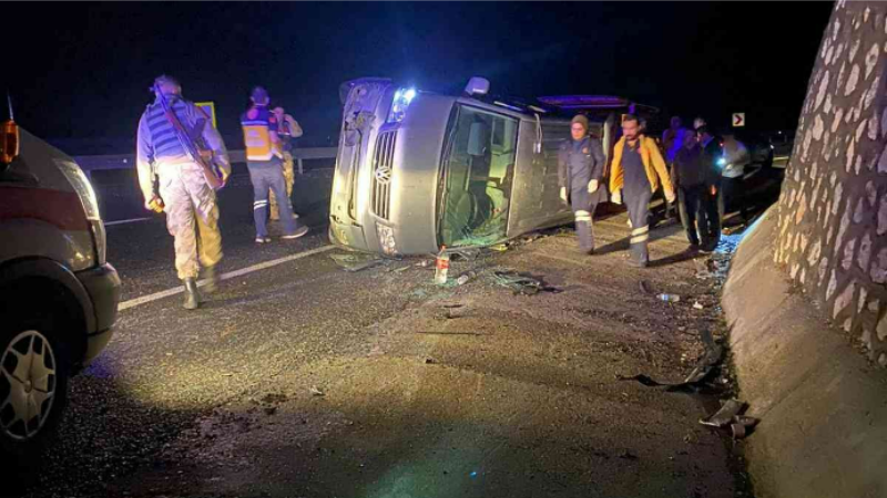 Elazığ’da transit yan yattı: 4 yaralı