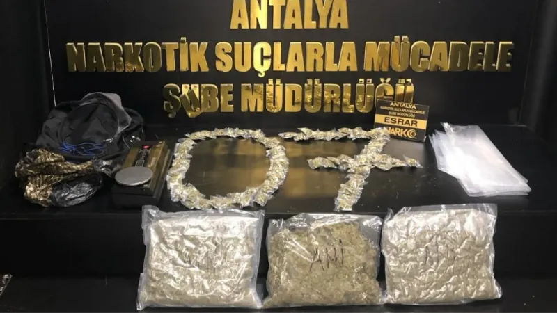 Antalya’da 9 kilo esrarın şehre girmesi engelledi