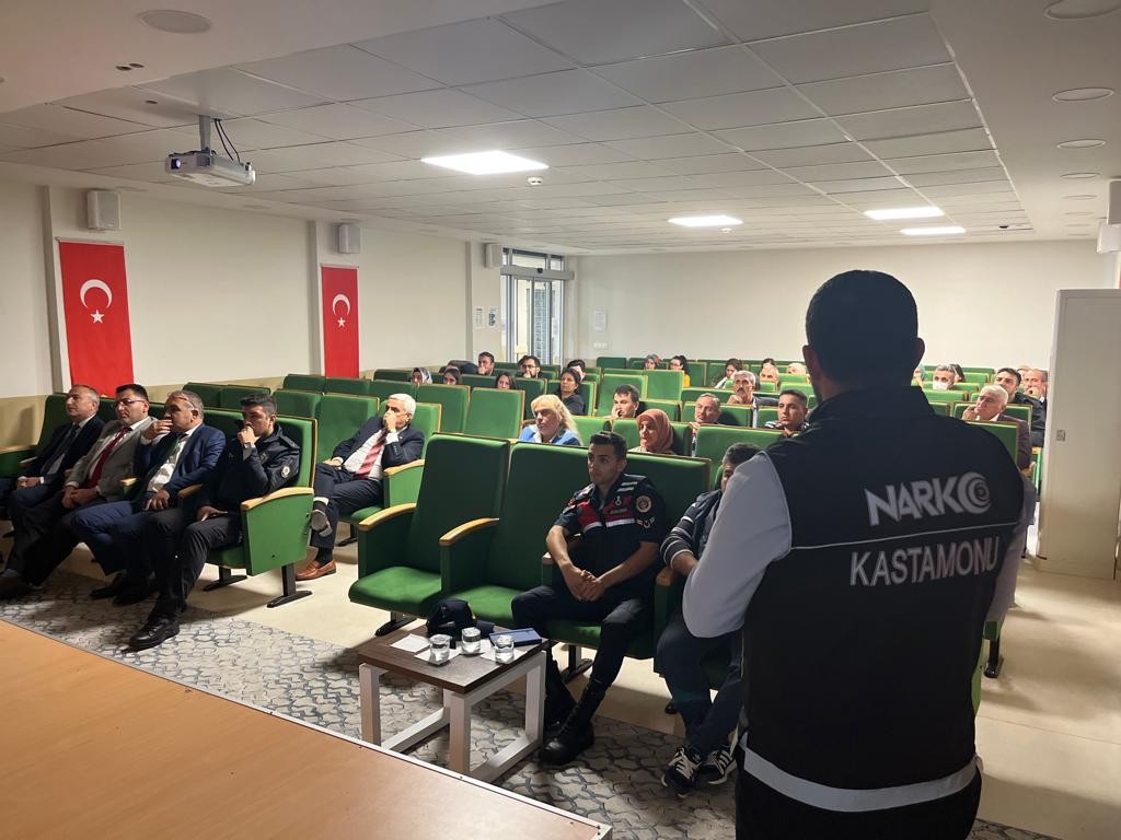 Kastamonu’da bir haftada 827 kişiye “En İyi Narkotik Polisi Anne" eğitimi verildi