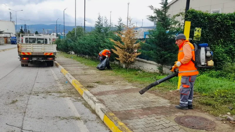 Körfez’de yollar ve caddeler temizleniyor