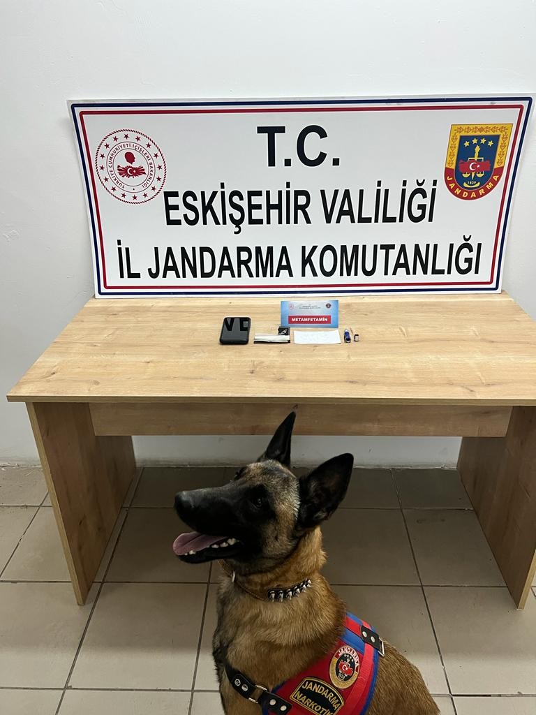 Jandarma narkotik köpeği ile yapılan operasyonda uyuşturucu madde ele geçrildi