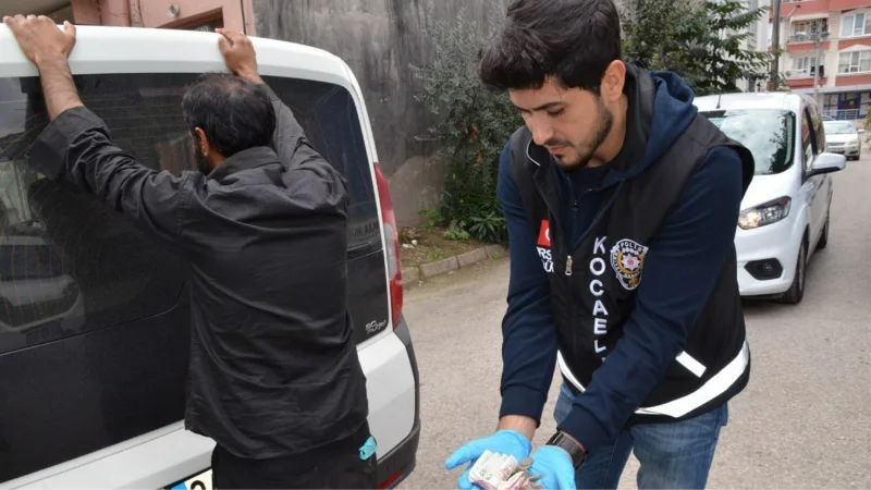 Mal ve hizmet satmak suretiyle halkı rahatsız eden şahıslara ve dilencilere yönelik uygulama gerçekleştirildi