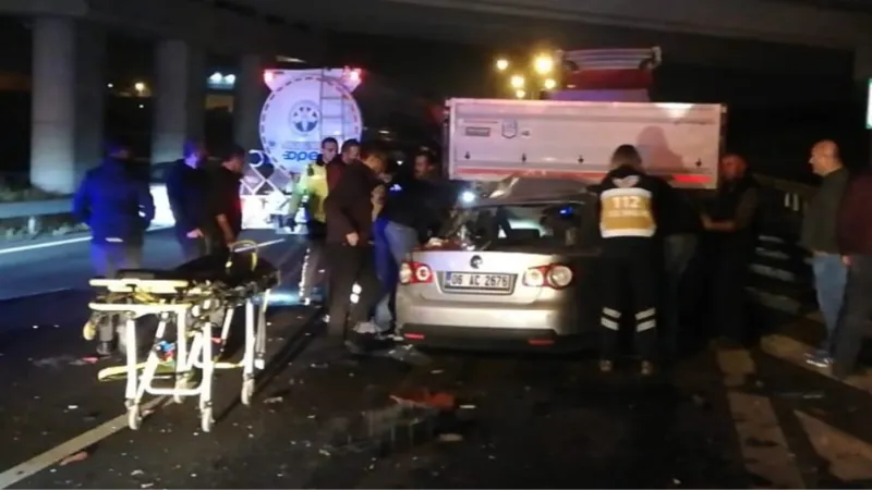 Ankara’da bir otomobil TIR’a arkadan ok gibi saplandı: 1 yaralı