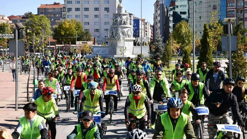 İklim değişikliğine dikkat çekmek için pedal çevirdiler