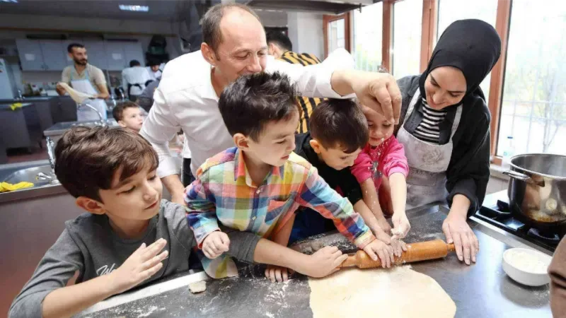 Kreş öğrencileri makarna yaptı