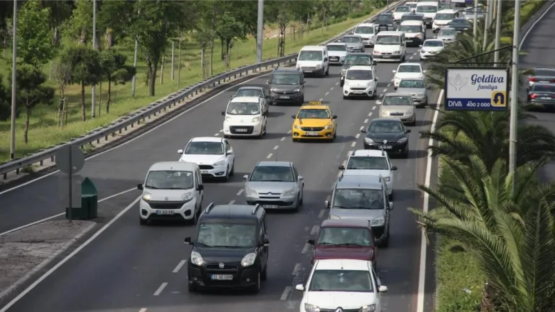 İzmir’de trafiğe kayıtlı araç sayısı yüzde 4,5 arttı