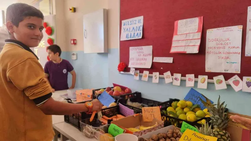 Öğrenciler "Dürüstlük Manavı" ile güvenilir olmayı öğreniyor