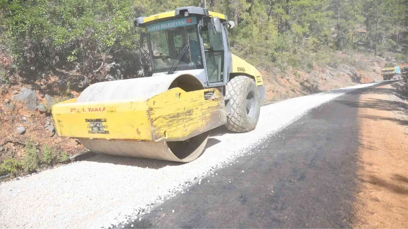 Uğurlu Mahallesi’nde 36 yıl sonra gelen yol sevinci