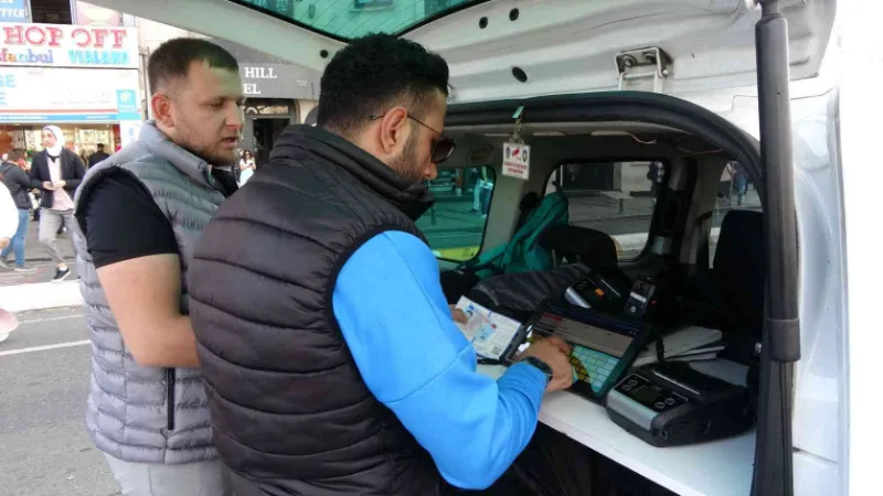 Taksim’de taksi ve dolmuş şoförlerine ceza yağdı