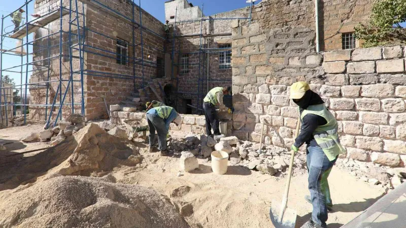 Midyat’ın tarihi mekanları yeniden hayat buluyor