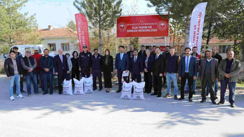 Eskişehir’de çiftçilere Macar fiği tohumu dağıtıldı