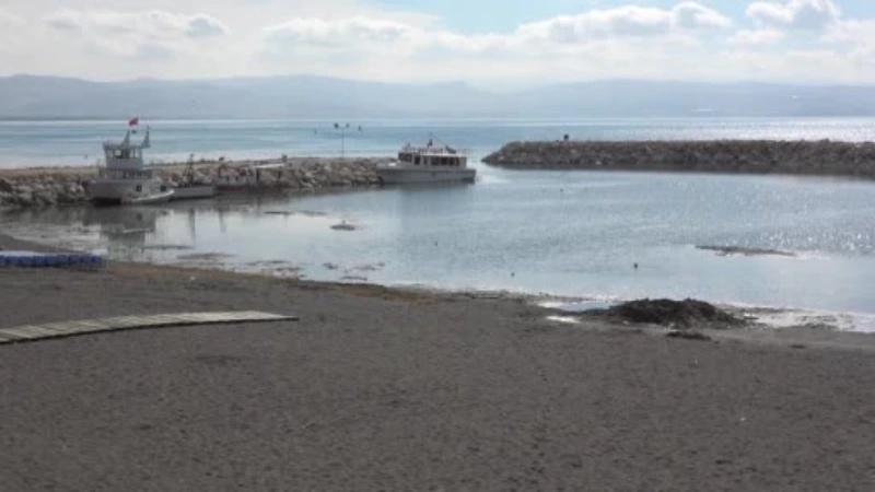 Van Gölü’nde su seviyesinin azalması balıkçıları endişelendirdi