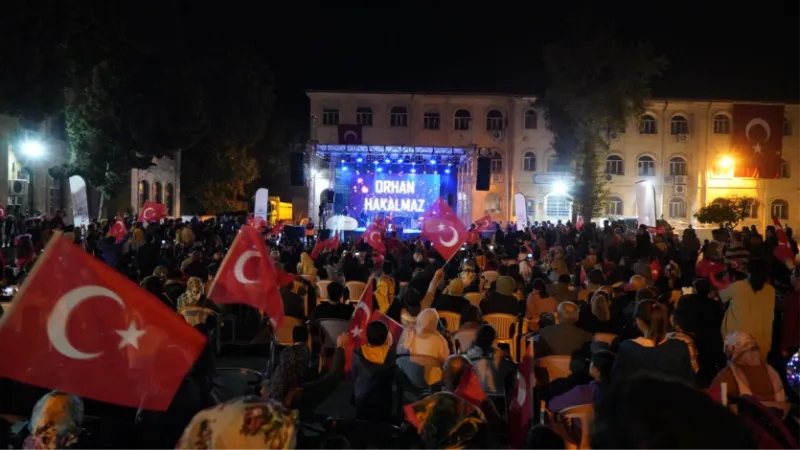 Adıyamanlılar, cumhuriyet coşkusunu Orhan Hakalmaz’la yaşadı