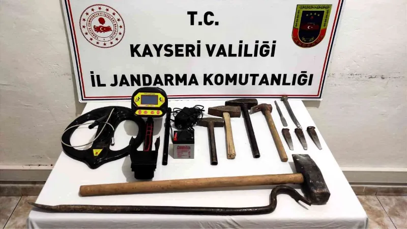 Dedektör ile arama yapan şahıslar suçüstü yakalandı