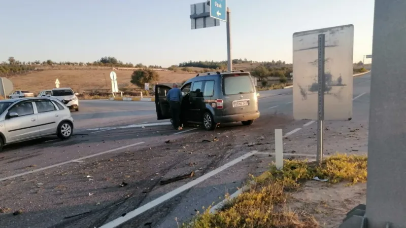 Otomobille hafif ticari araç çarpıştı; 1’i ağır 4 yaralı