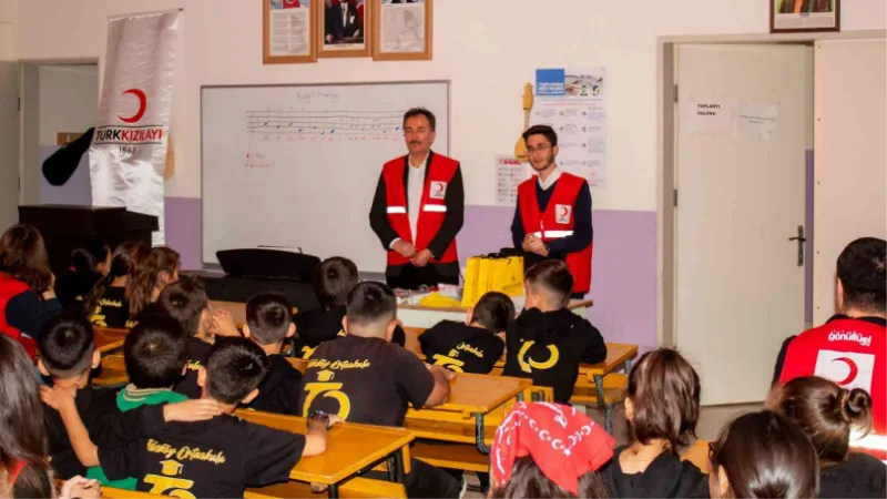 Kızılay Haftası dolayısıyla çocuklara bilgilendirici eğitim düzenlendi