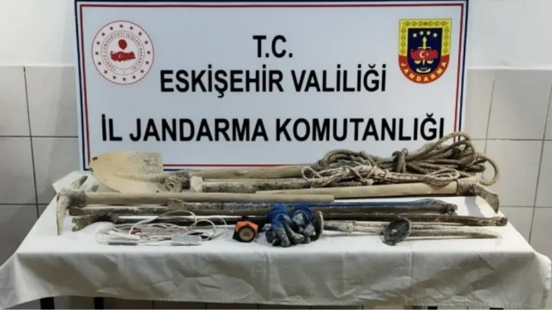 Kaçak kazı yapan 4 şahıs suçüstü yakalandı