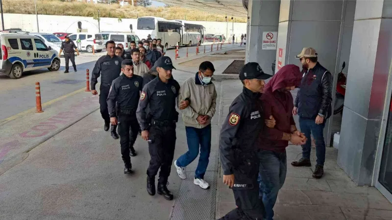 Hakim karşısına çıkan FETÖ şüphelilerinden 2’si tutuklandı