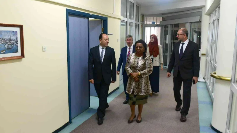 Kamerun Ortaöğretim Bakanı Lyonga ve heyeti Anadolu Üniversitesi’nde