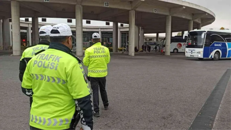 Otobüs kazaları trafik ekiplerini harekete geçirdi