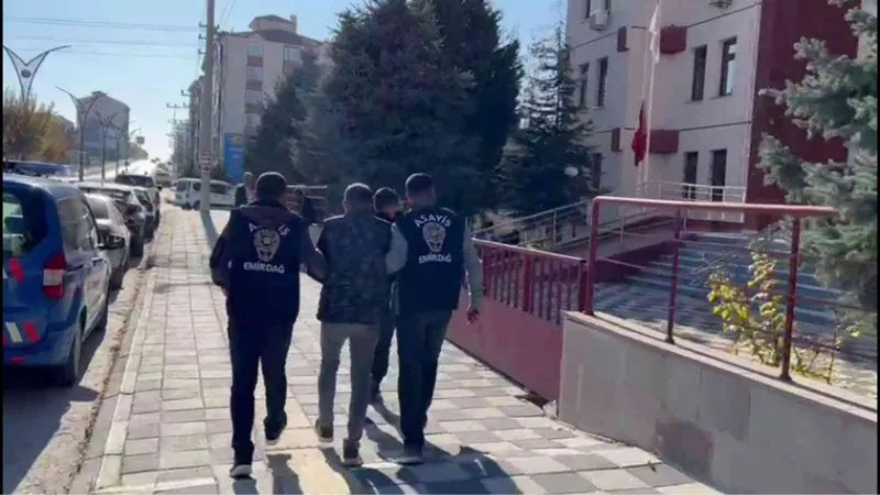 13 yıl kesinleşmiş hapis cezasıyla aranan şahsı polis yakaladı