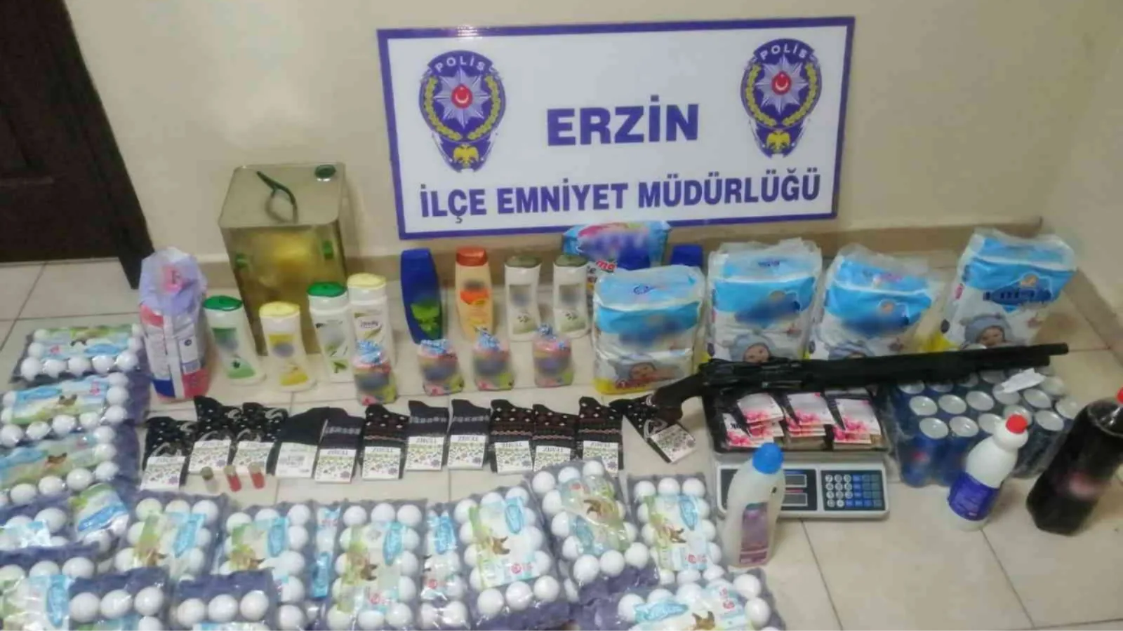 Erzin’de markete giren 4 hırsızlık şüphelisi yakalandı