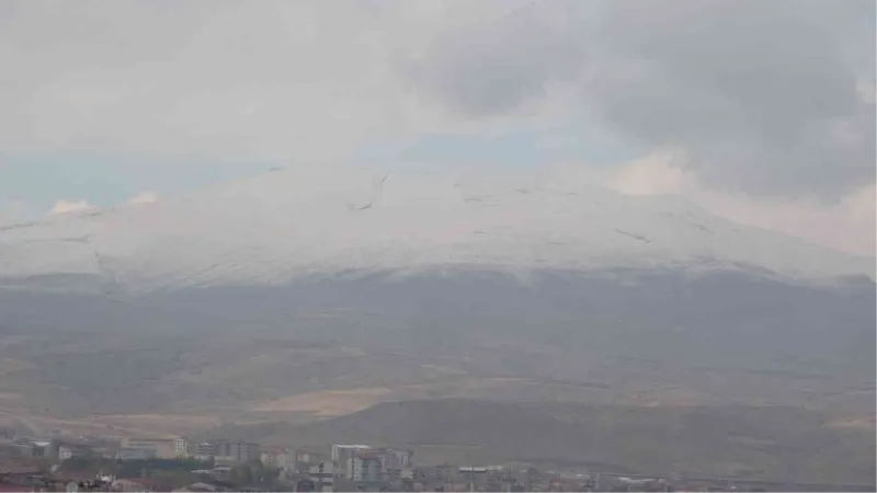 Nemrut Kalderası beyaza büründü