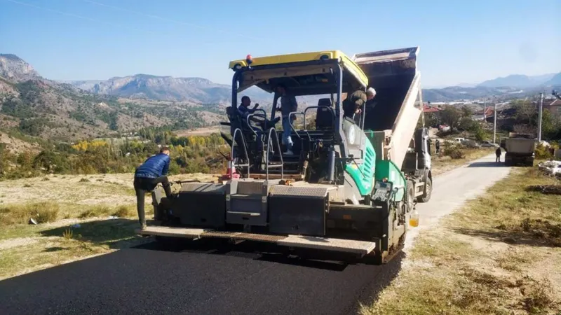 Asfaltlama çalışmaları hız kesmeden devam ediyor