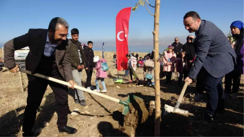 Edremit’te "Milli Ağaçlandırma Günü” seferberliği