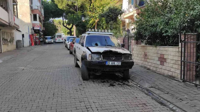 Park halindeki araç bir anda alev aldı