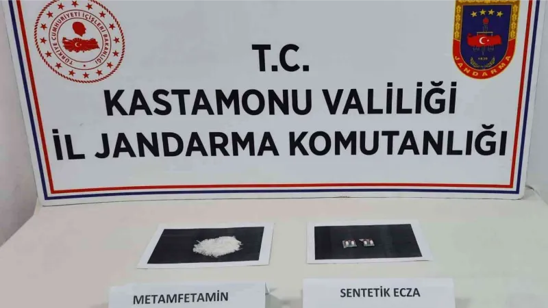 Jandarma ekiplerince uyuşturucu ticareti yapan 5 kişi gözaltına alındı