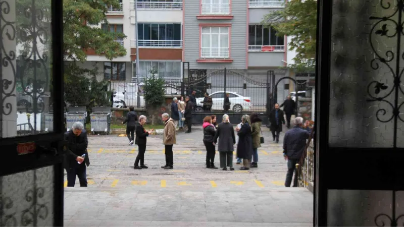 Uzun yıllar sonra sınava giren öğretmenlerden öğrencilere uyarı