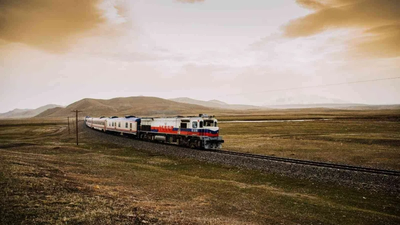 Turistik Doğu Ekspresi yolcuları trenle gidip uçakla dönüyor