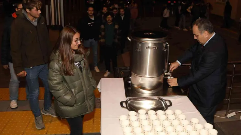 Rektör Altun’dan öğrencilere çorba ikramı