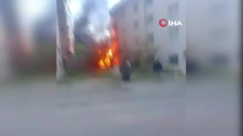 Ankara’da park halindeki araç yangını kamerada