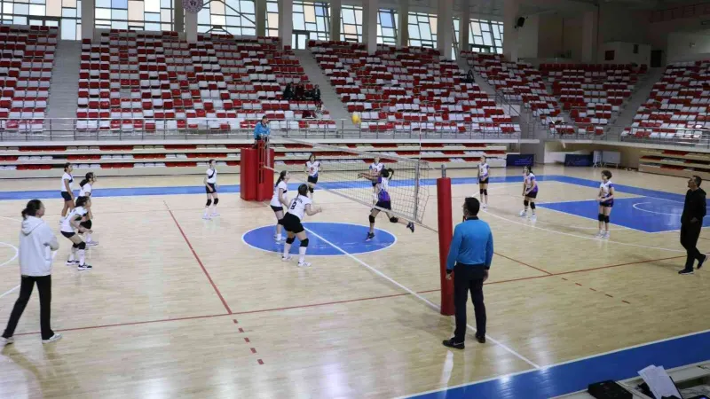 ‘Yıldız Kız’ voleybol müsabakaları devam ediyor