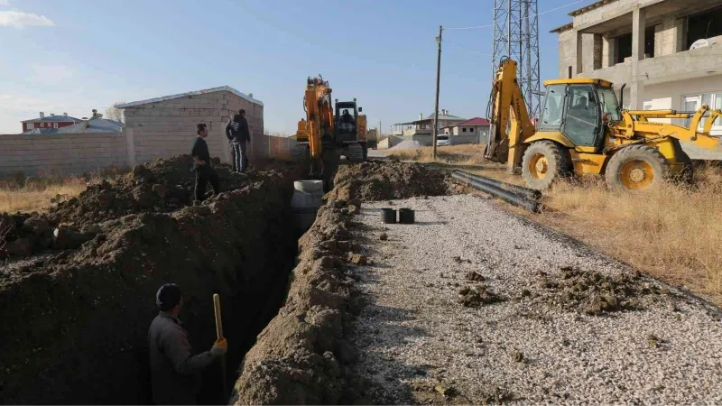 Tuşba’da kanalizasyon sistemi olmayan mahalle kalmıyor