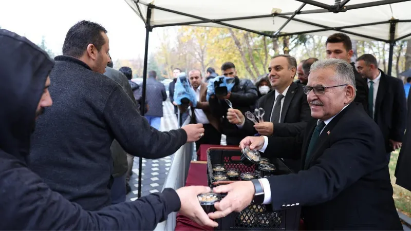 Başkan Büyükkılıç’tan ERÜ’de aşure ikramı