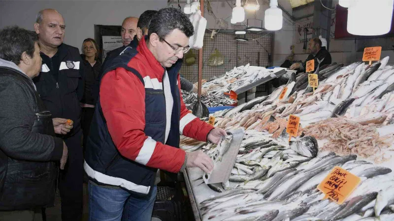 Kuşadası’nda balık tezgahları denetlendi