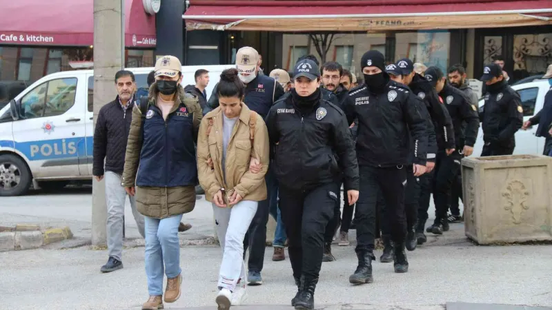 Eskişehir’de terör propagandası yapmaktan gözaltına alınan 8 şüpheliden 4’ü tutuklandı