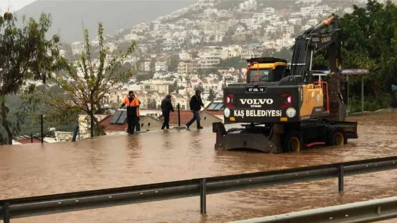 Kaş’ta yağış etkili oldu