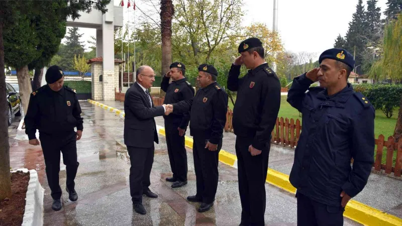 Vali Karadeniz emniyet ve jandarma çalışmaları hakkında bilgilendirildi