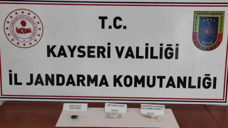 Uyuşturucu maddeyi şarj aletine sakladı