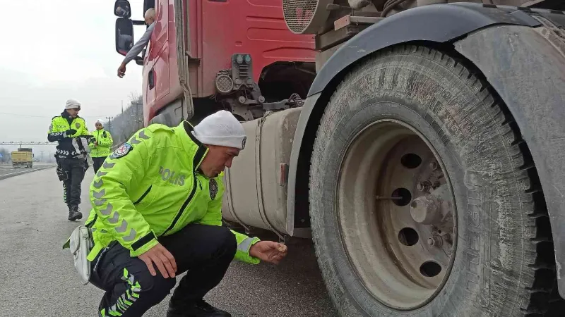 Bolu Dağı’nda sürücüler polisin uygulamasına takıldı