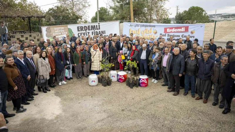 Seçer, bal sağım çadırı ve ceviz fidanı dağıtım törenine katıldı