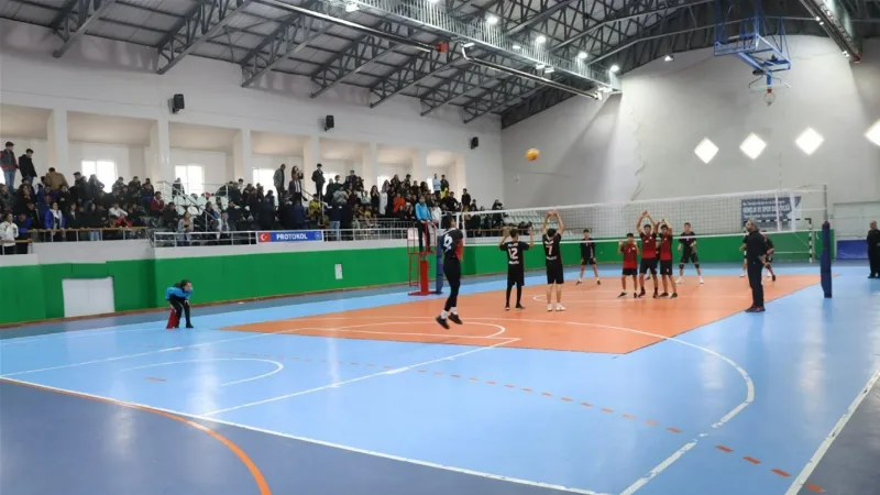 Malatya’da okullar arasında düzenlenen voleybol şampiyonası tamamlandı